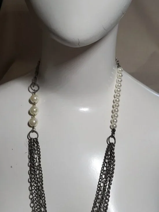 Silver Tone and Pearl Necklace (20) - Picture 2 of 3